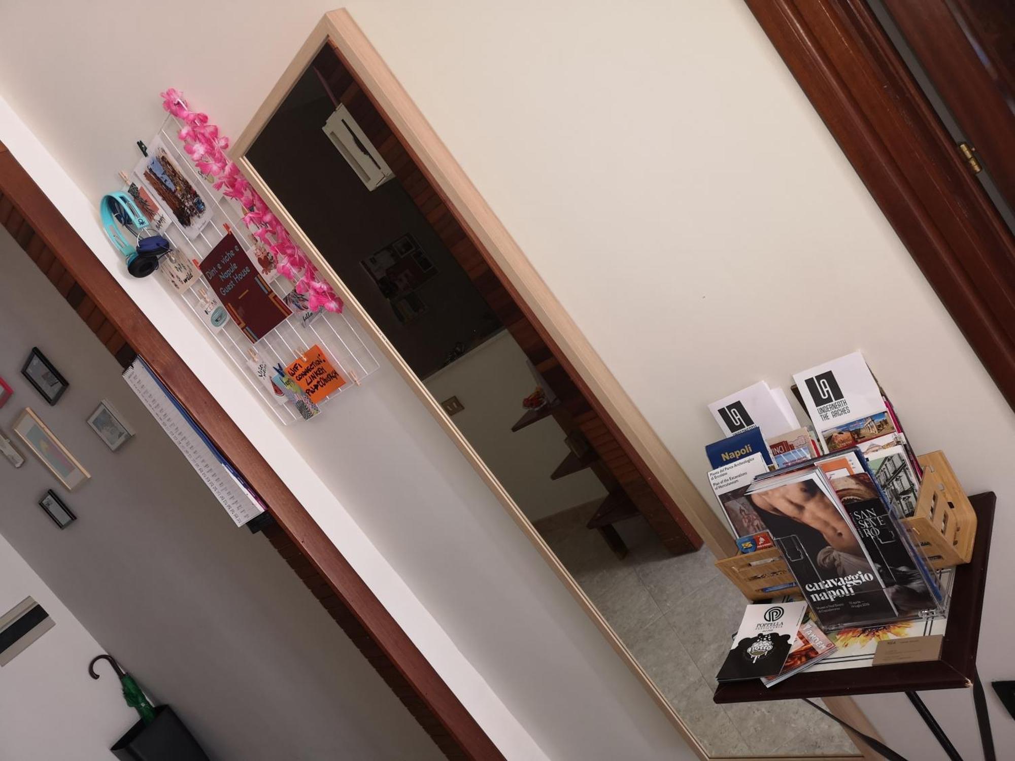 "Dint E Viche E Napule" Guest House Неаполь Екстер'єр фото